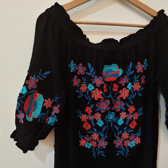 Embroidered off the shoulder mini dress - Picture 3 of 5